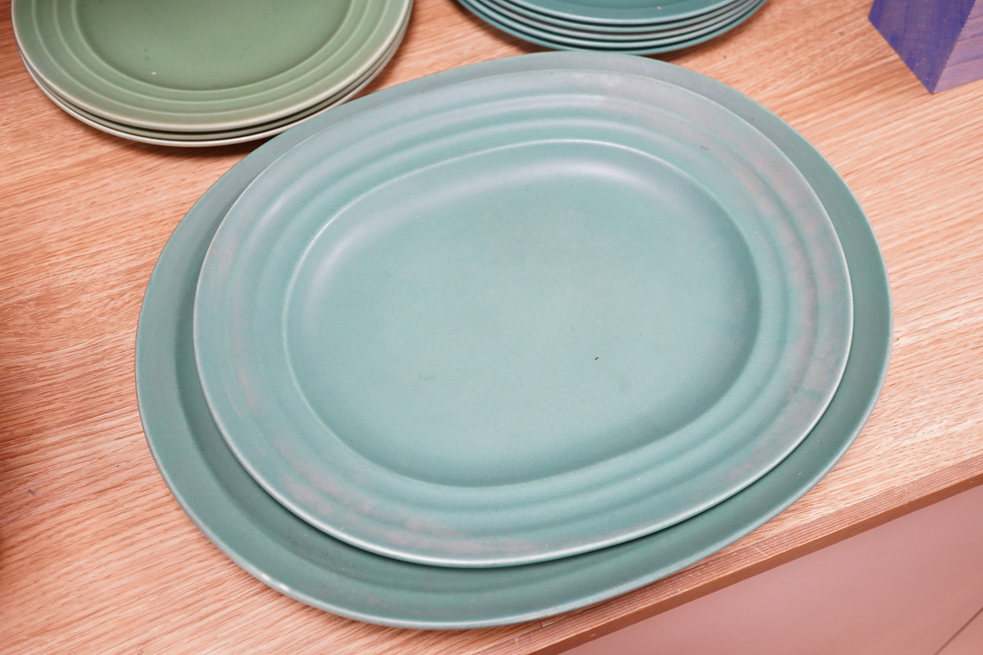 Keith Murray for Wedgwood, Annular part service comprising plates and two oval serving dishes, largest 38cm wide